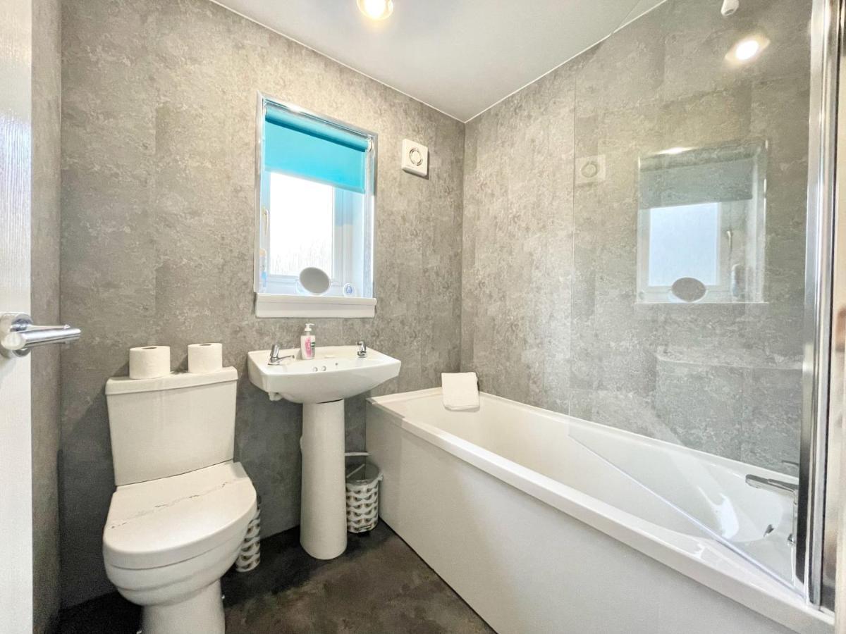 Hazel House - Vibrant 2 Bed House In Wishaw Apartamento Wishaw  Exterior foto
